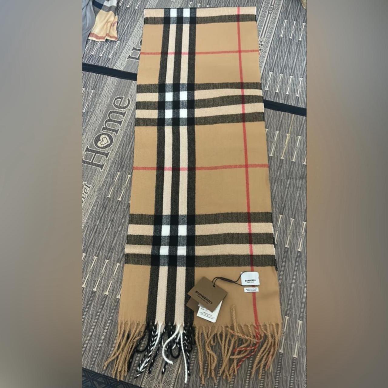 Burberry Burberry Classic Check Cashmere Scarf