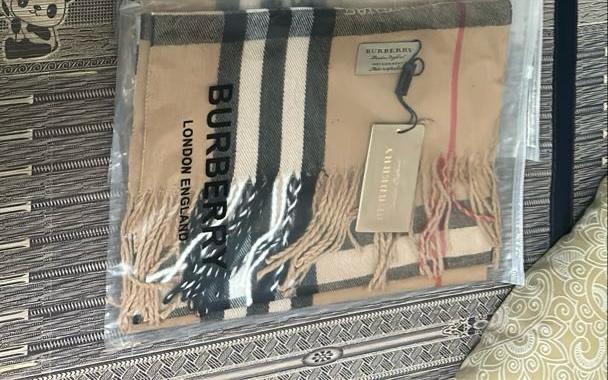 Burberry Giant Check Cashmere Scarf with Equestrian Knight Logo thumbnail 4